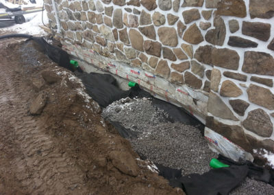 Service de drain français et imperméabilisation de fondation à Longueuil / Mini-Excavation Montréal